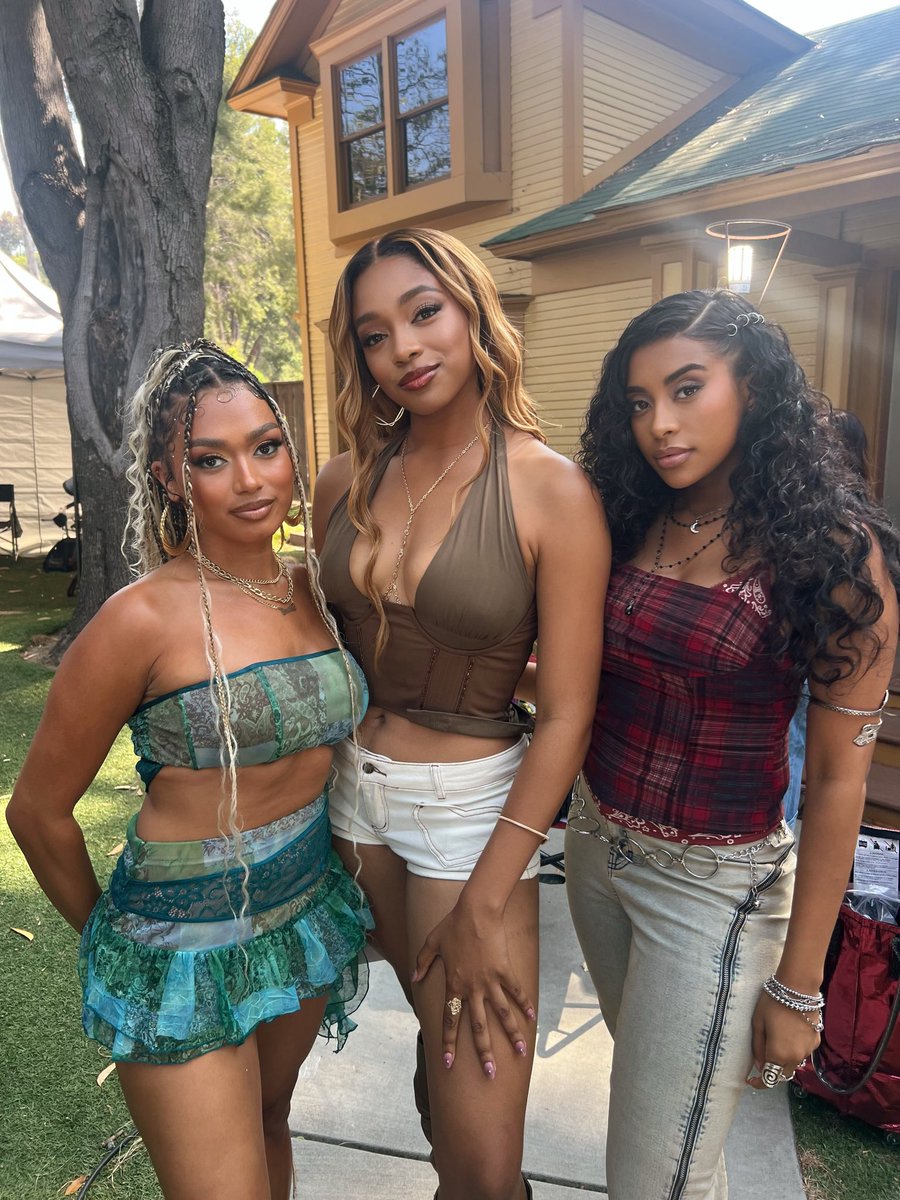 S ! M O N E tweet media