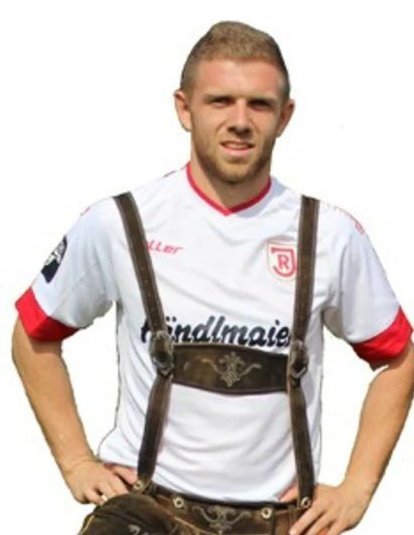 Ohne Musik heim fahren weil Sena leer is