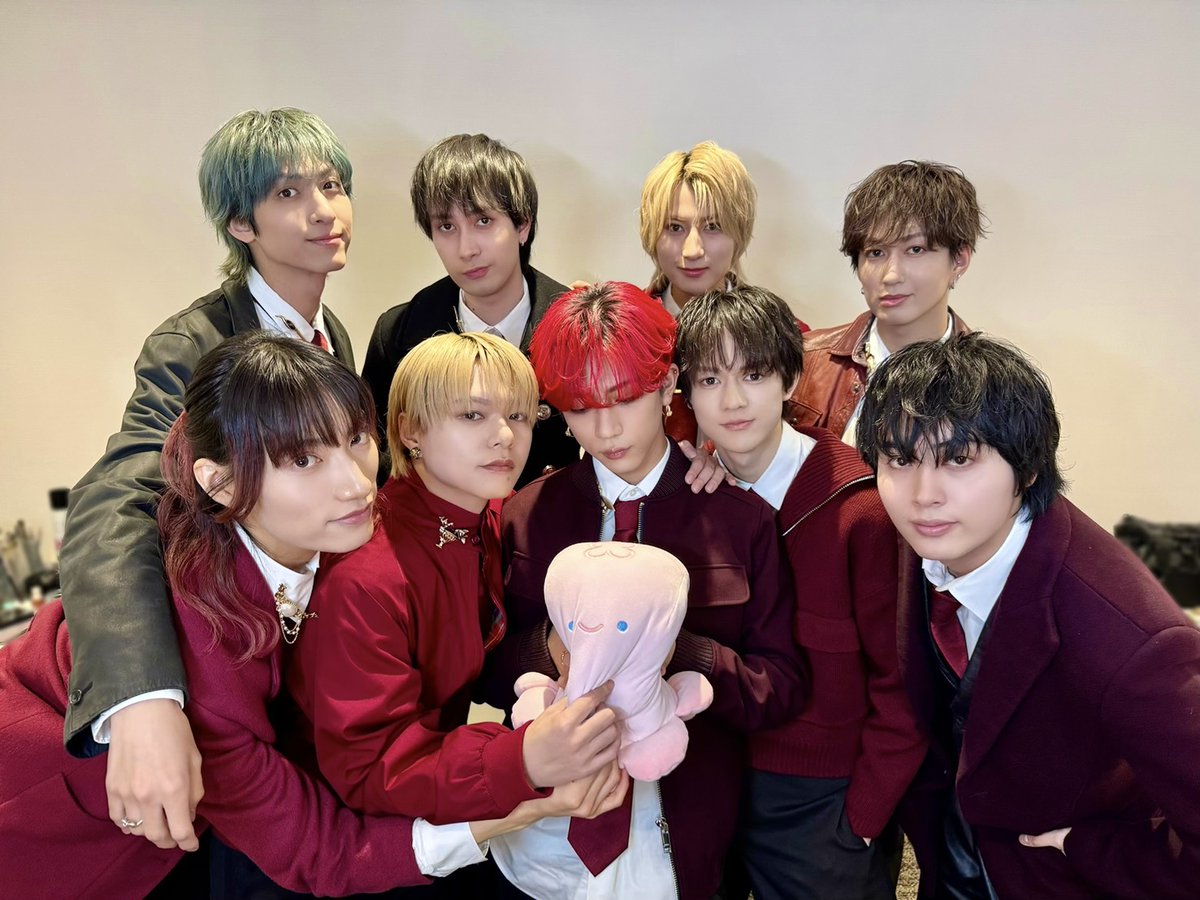 Supdra_staff's tweet photo. ／
Major 4th Single「Concealer」
Billboard JAPAN “Top Singles Sales” 
1位ありがとうございます✨
＼

BLUEの皆さま、
いつも応援いただきありがとうございます！

🎧 Streaming
https://t.co/2CuzUVxK2L

🎥 Music Video
https://t.co/IXexg1JW1v

#SD_Concealer
#スパドラ #SUPERDRAGON https://t.co/qPxZeREEZk