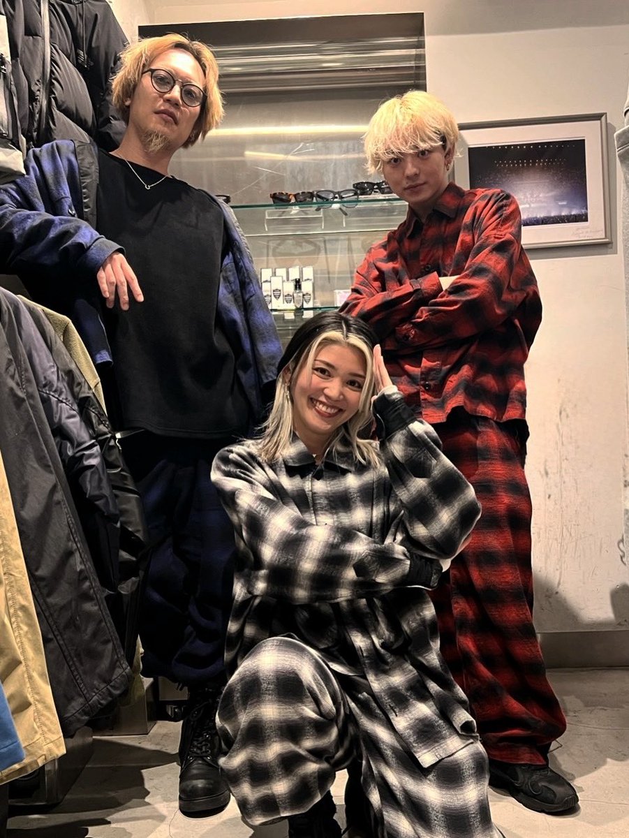 🟦⬜️🟥🟦⬜️🟥🟦⬜️🟥

12月、渋谷某所にてVIZレンジャー爆誕の様子。

と言うことで、VIZ内覧会初日のと共に、改めて今回も沢山のご来場ありがとうございました。

🟦⬜️🟥🟦⬜️🟥🟦⬜️🟥