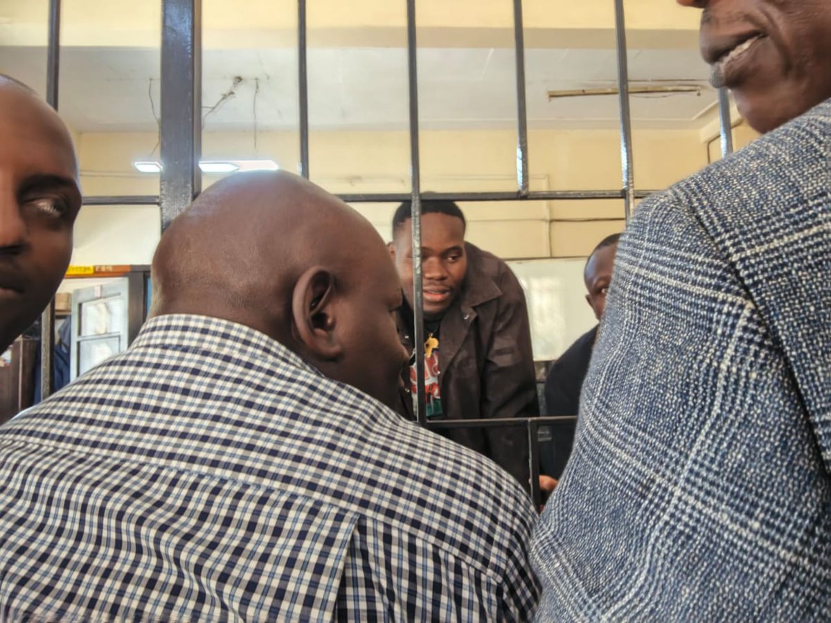 Its_Bahaa's tweet photo. Our Comrades are still being held Illegal at Central Police Station, Their only mistake was assembling outside the Tanzanian Embassy in Solidarity with our Tanzanian brothers and sisters. 
@_James041
@Juliuskamau21 
#FreeTanzania #samiamustfall #SamiaMustGo 
#D9 ✊🏾✊🏾🇹🇿🇹🇿🇰🇪 https://t.co/Z39tAJibHS