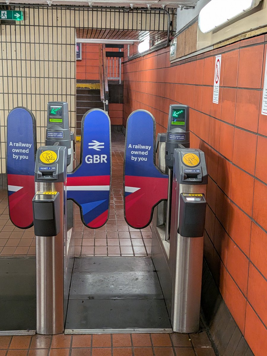 _Inno's tweet image. Glasgow Central Station. This can get in the sea. Fix this, @ScotRail