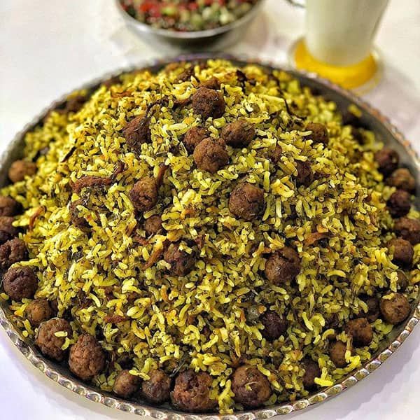 gil77da's tweet image. شیرازی ها یه غذا دارند به اسم کلم پلو مزه فاجعه بو هنگام پخت غذا از اون فاجعه تر