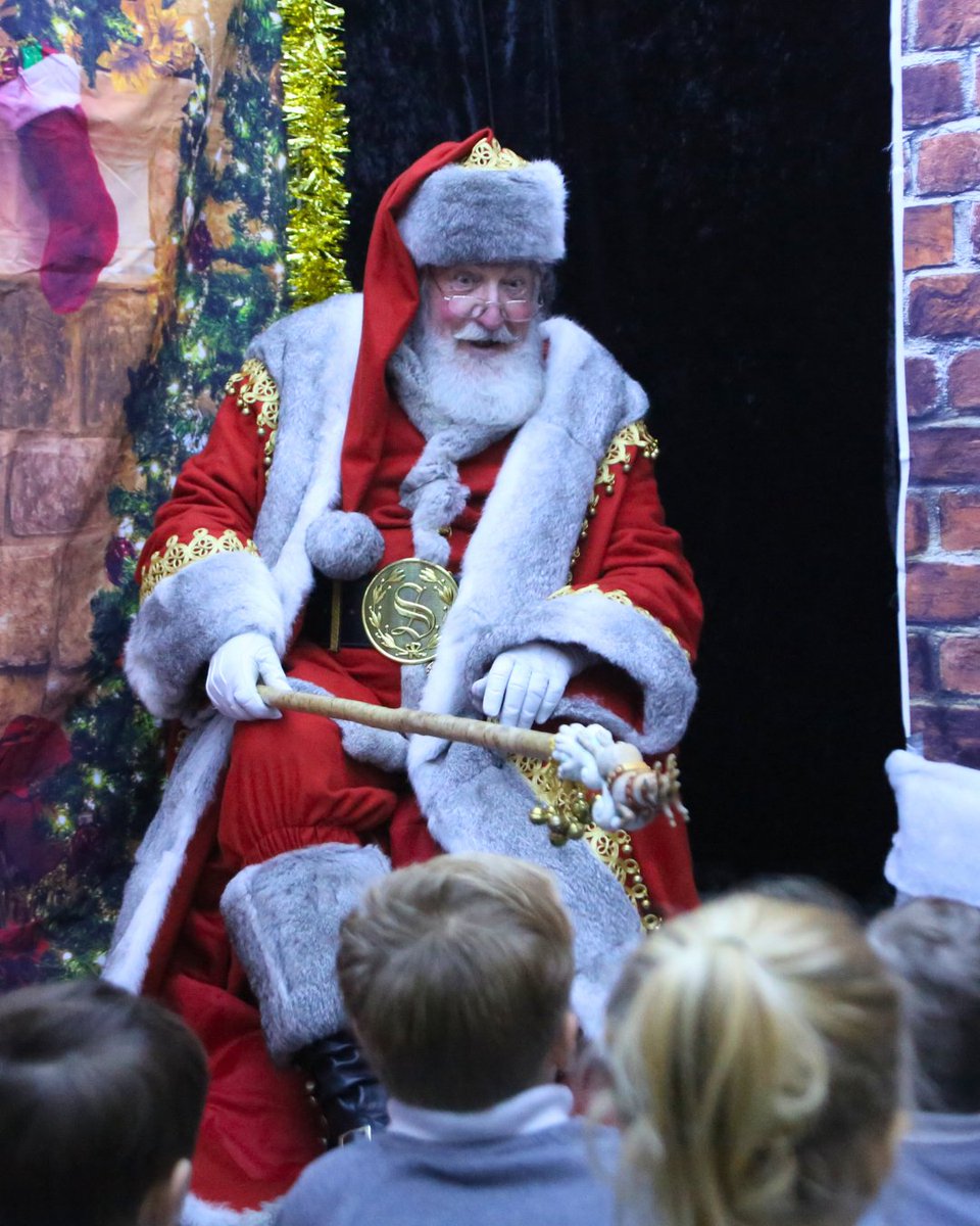 Oaklands School had a magical visit from Santa today! 🎅🏻

Santa brought plenty of gifts for our very special pupils, spreading joy and festive cheer throughout the school.

Thank you to the OPA for organising the visit. 

#OaklandsSchool #Christmas #Loughton #OakTreeSchools