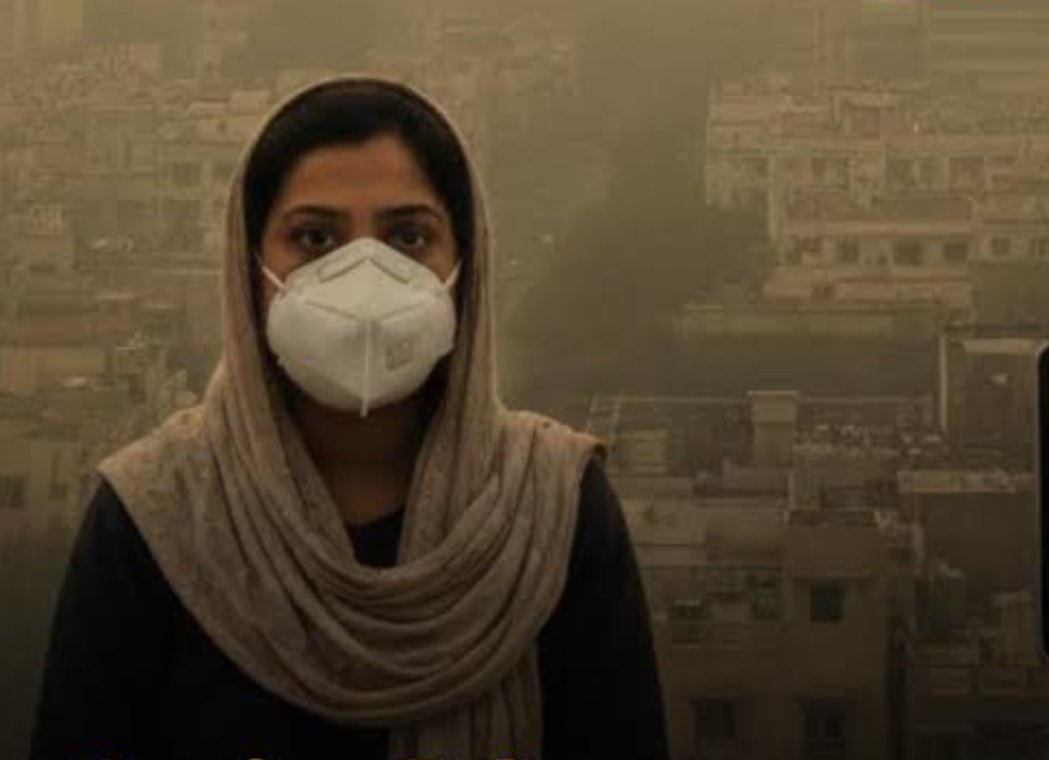 यह खबर सिर्फ चौंकाने वाली नहीं, बल्कि दिल दहला देने वाली है दिल्ली-एनसीआर की जहरीली हवा अब जानलेवा बन चुकी है 😳

35 साल की उर्वशी प्रसाद, नीति आयोग की युवा अधिकारी, जिन्होंने कभी सिगरेट नहीं पी, उन्हें स्टेज-4 फेफड़ों का कैंसर हो गया 

डॉक्टरों ने स्पष्ट चेतावनी दी है कि अब