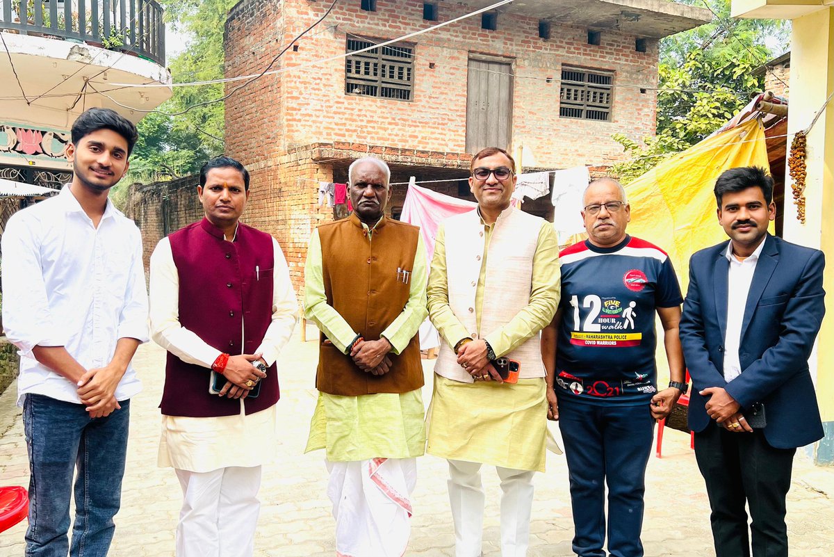 विधानसभा क्षेत्र सिधौली *जनपद सीतापुर के लोकप्रिय माननीय विधायक श्री मनीष रावत जी* हमारे बाराबंकी में पैतृक आवास ग्राम भुलभुलिया में आगमन हुआ।
दोनों लोगों ने अनुसूचित जाति और अनुसूचित जनजाति की समस्याएं और उनके निराकरण पर व्यापक विचार विमर्श किया।