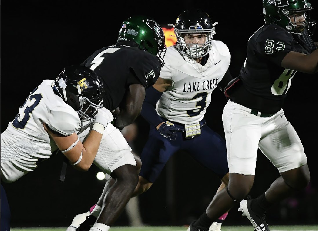 HarmannCarter's tweet image. Blessed to be recognized for my hard work this year.  Thank you to @coach_bourquin for always getting us ready to play.  
@LakeCreekFBall 
@CoachPatKennedy 
@TheChrisRubio 
@CoachWDavidson 
@Bobby_Joe_14 
@chrisroberson44 
@coachlaplante