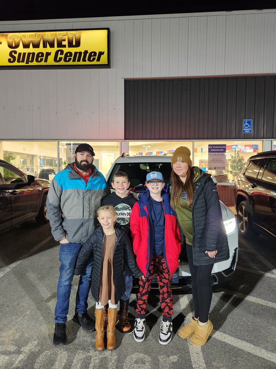 🎉 Congratulations to Emily, Kevin, and family on their Certified GMC Acadia! 🚙✨Thank you for choosing us to be part of your journey — this Acadia is the perfect fit for all your family adventures ahead. Enjoy the ride! 🙌💙