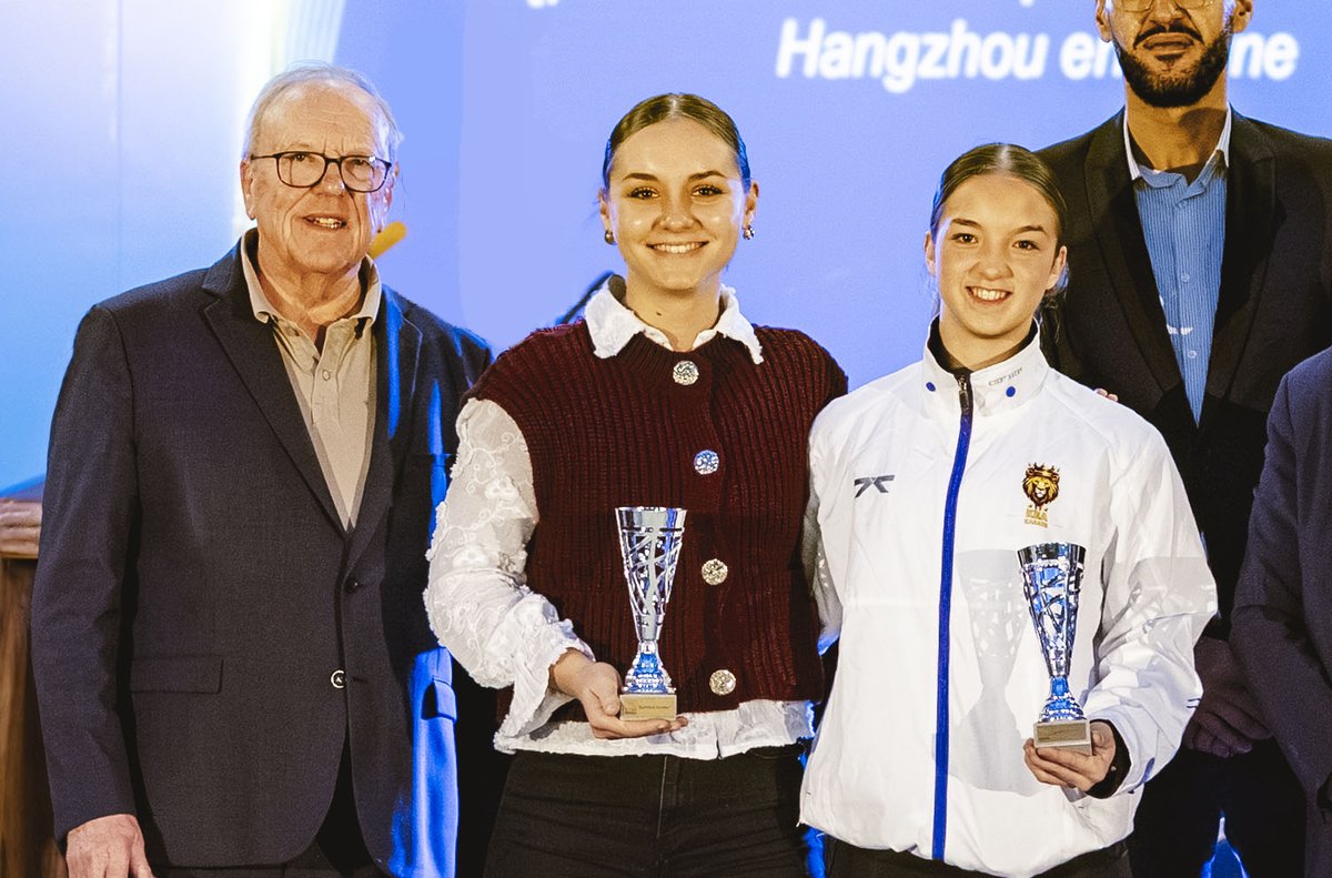 GMothron's tweet image. 🤝 Argenteuil a rendu hommage à celles et ceux qui font vivre l'esprit de solidarité et animent notre ville. 🏆 Nous avons salué 17 bénévoles engagés depuis plus de 30 ans et 116 sportifs qui font rayonner notre ville. Un grand merci à eux. #Argenteuil #Sport #Association