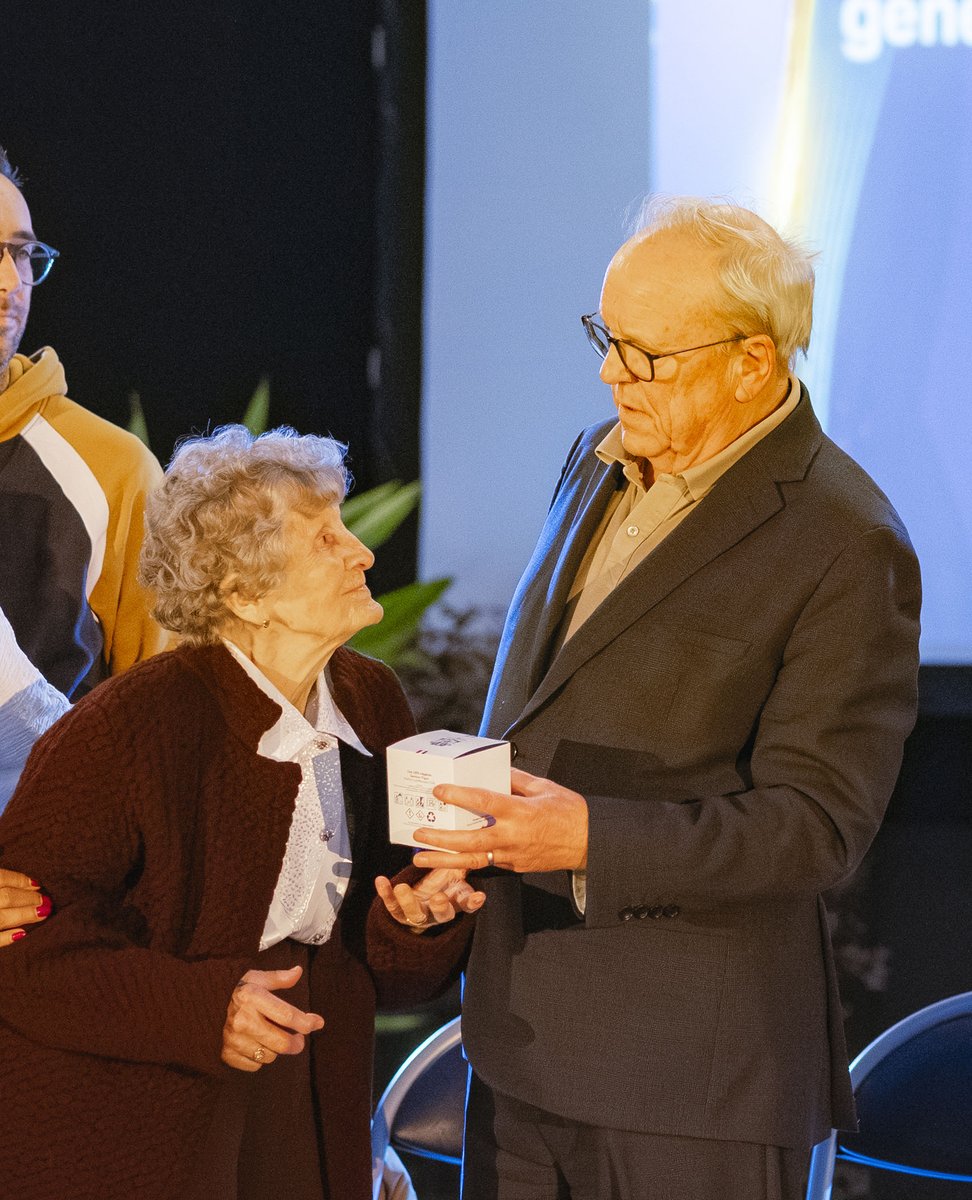 GMothron's tweet image. 🤝 Argenteuil a rendu hommage à celles et ceux qui font vivre l'esprit de solidarité et animent notre ville. 🏆 Nous avons salué 17 bénévoles engagés depuis plus de 30 ans et 116 sportifs qui font rayonner notre ville. Un grand merci à eux. #Argenteuil #Sport #Association