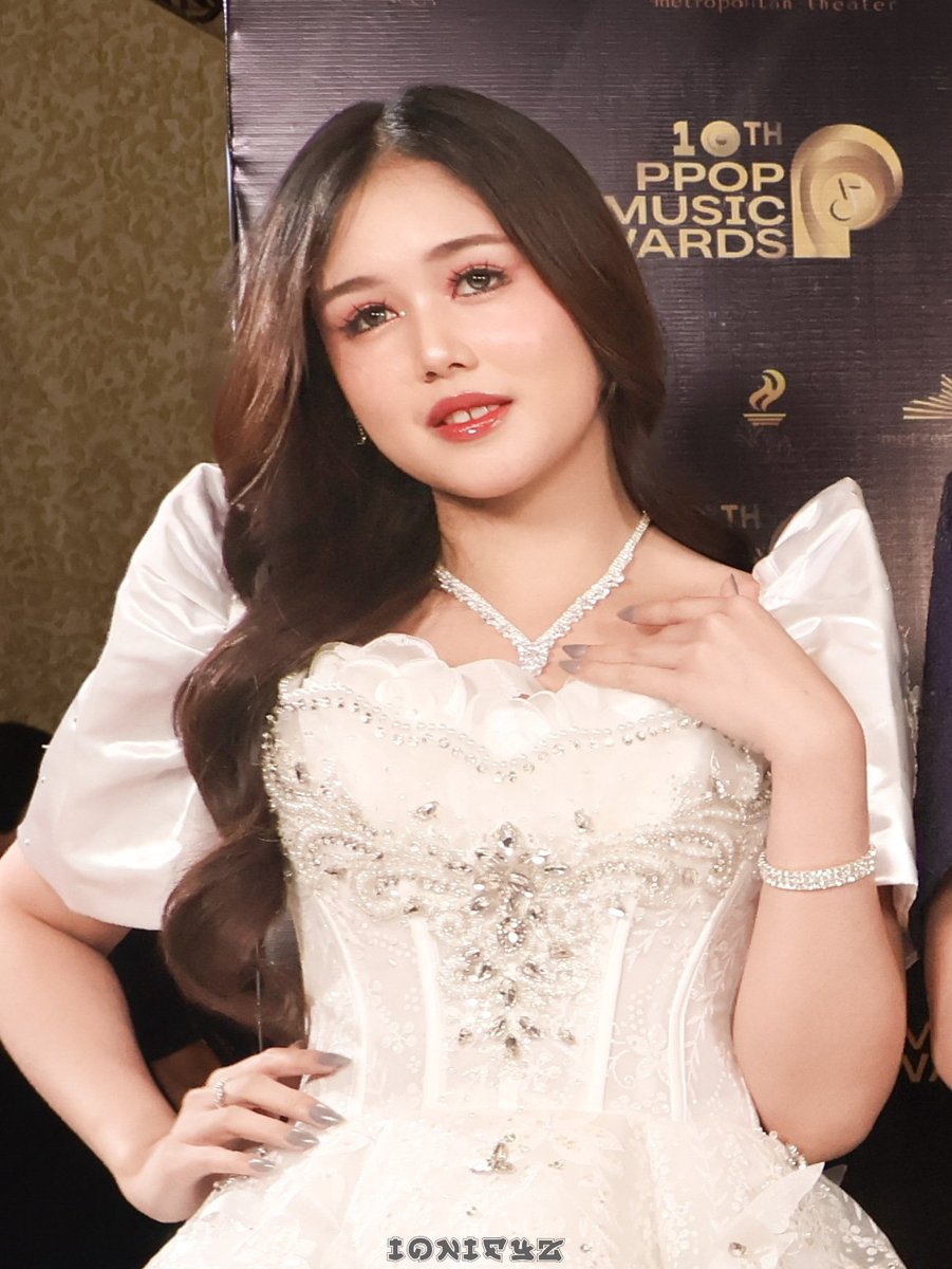 iONifYz's tweet image. [2025.11.29] PiX!E Hana 
*Red Carpet*
《 10th PPOP Music Awards 》
📍Metropolitan Theater
🍯
#pixieph
#pixieppopgroup
#pixiehana
#10thPPOPMusicAwards
#PhilippinePopularMusicAwards
#PPMA2025