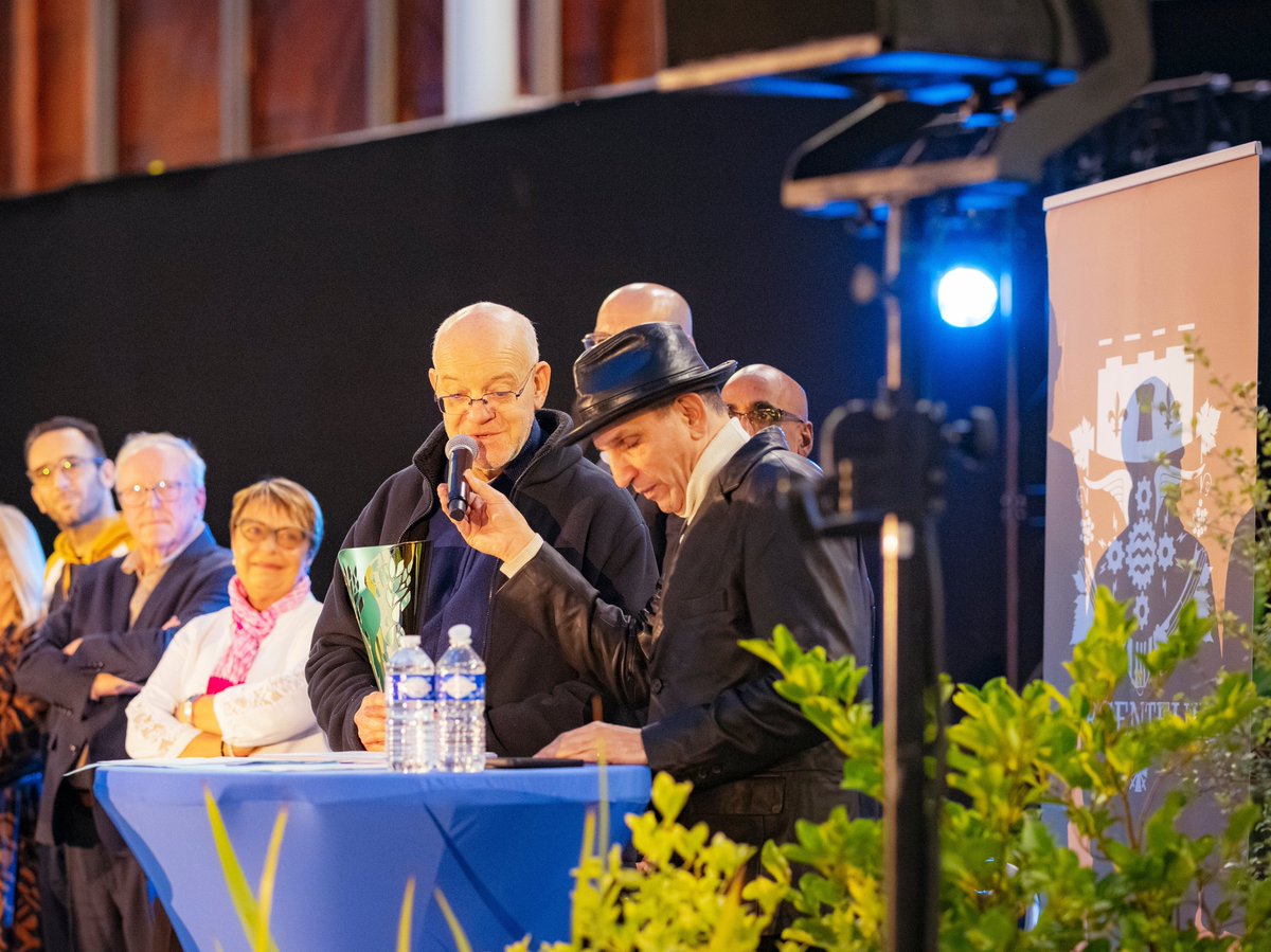 GMothron's tweet image. 🤝 Argenteuil a rendu hommage à celles et ceux qui font vivre l'esprit de solidarité et animent notre ville. 🏆 Nous avons salué 17 bénévoles engagés depuis plus de 30 ans et 116 sportifs qui font rayonner notre ville. Un grand merci à eux. #Argenteuil #Sport #Association