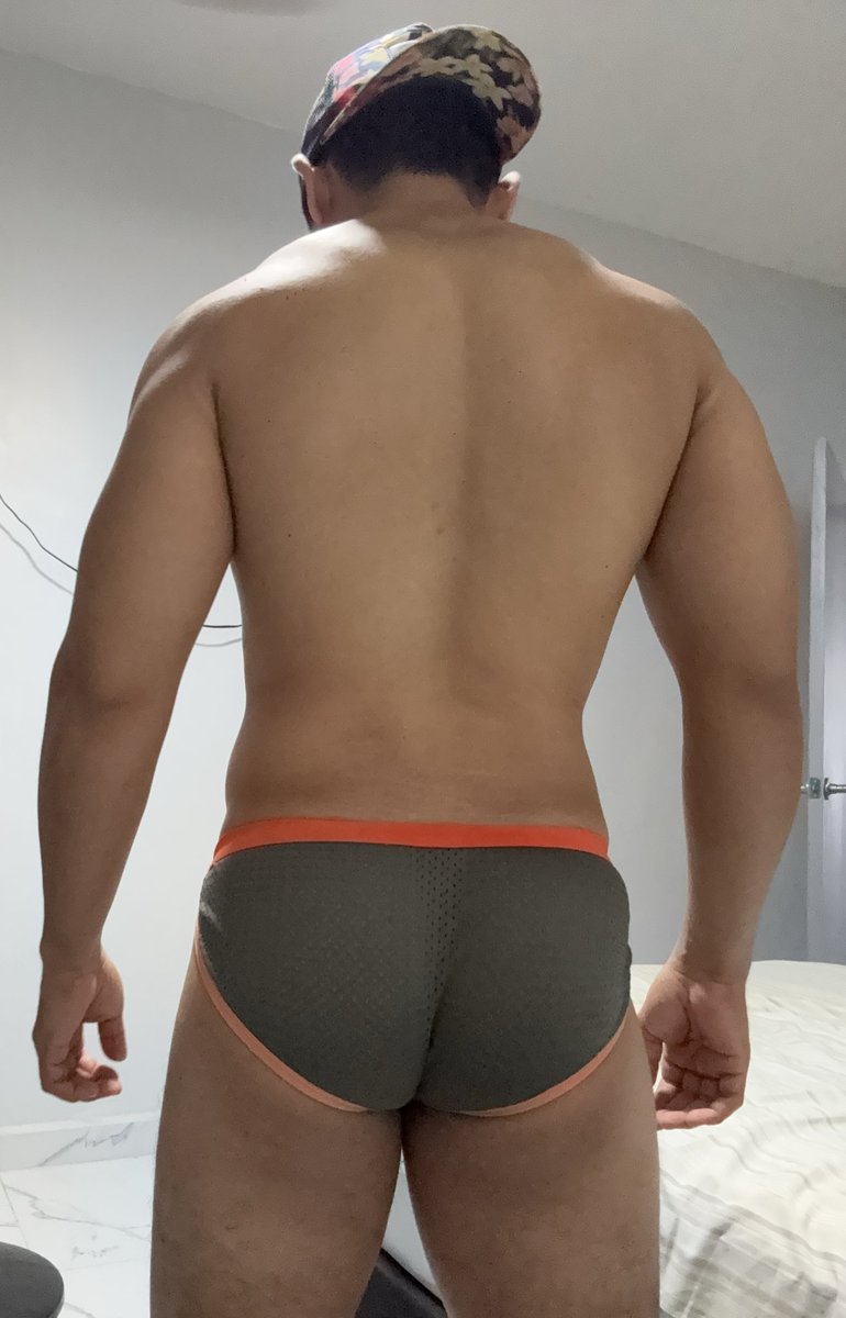 ✌🏿 onlyfans.com/nalgonsin