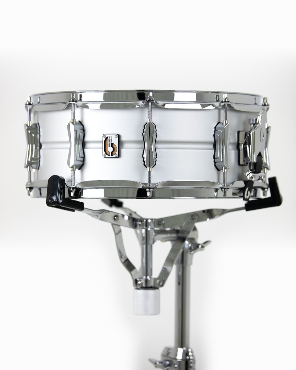 britishdrumco's tweet image. Stunning anodised surface and Palladium hardware make the Aviator snare drum a visual masterpiece 🥁🎨

#aviator #snaredrum #madeinbritain