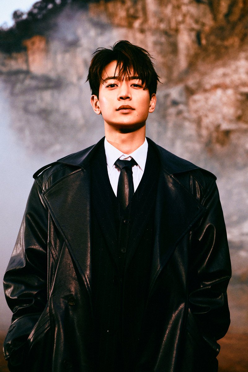 SHINee's tweet image. MINHO 민호 'TEMPO' Image Teaser #2

MINHO 민호 The 1st Single 【TEMPO】 
➫ 2025.12.15 6PM (KST)

💿Pre-order
MINHO.lnk.to/TEMPO

#MINHO #민호
#TEMPO #MINHO_TEMPO
#SHINee #샤이니