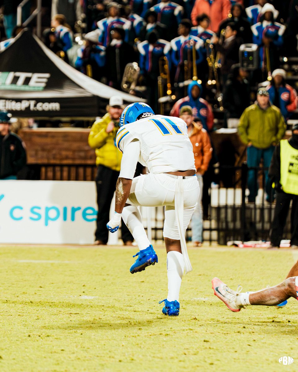 JermilJeffries's tweet image. Forever Thankful For Tupelo Football, Blessing To Be Able To Play The Sport I Love With My Brothers!!! Onto The Next Chapter..11 Out❤️ #SS
@JordanInTheSip @DYoung386 @ThardiN1235 @TupFB