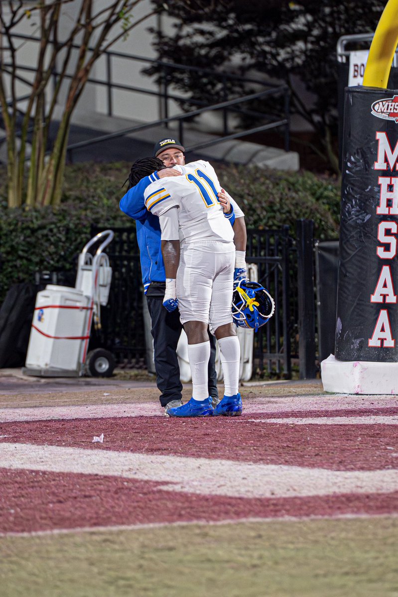 JermilJeffries's tweet image. Forever Thankful For Tupelo Football, Blessing To Be Able To Play The Sport I Love With My Brothers!!! Onto The Next Chapter..11 Out❤️ #SS
@JordanInTheSip @DYoung386 @ThardiN1235 @TupFB