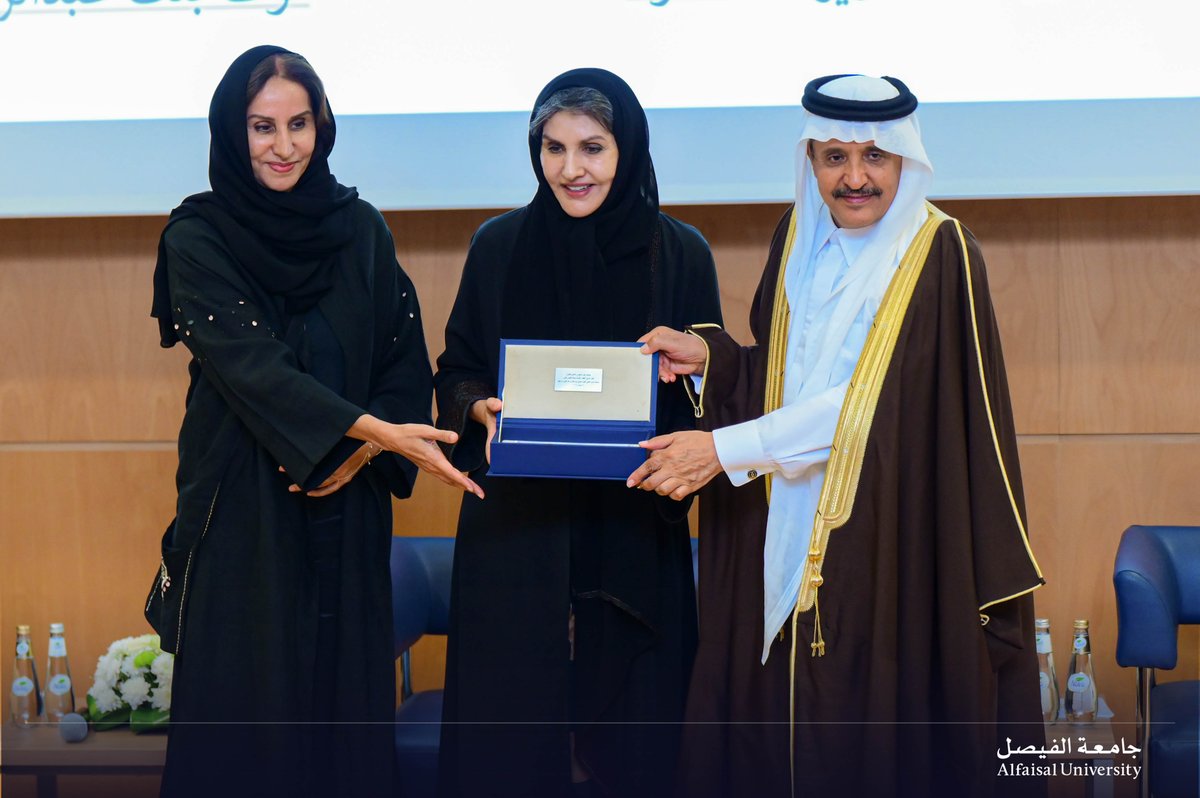 Alfaisaluniv's tweet image. شهد حفل اليوم الدولي للتطوع احتفاءً ناجحًا بالرؤية القيادية والإرث الإنساني العميق لكل من صاحبة السمو الملكي الأميرة موضي بنت خالد بن عبدالعزيز آل سعود، وصاحبة السمو الأميرة نوف بنت عبدالرحمن بن ناصر آل سعود. وقد شكّل عطاؤهما مصدر إلهام دفع جامعة الفيصل لتحويل الرؤية إلى أثر وطني…