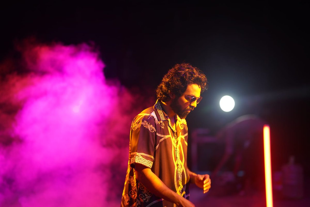 heycinemaa's tweet photo. #19yearsofGvpRoar
Even after 19 years, it’s still the same fragrance & taste ❤️
The only reason he still stands unique is his hard work ❤️
On one side an actor, and on the other side a music beast 💥
Almost a quarter century ❤️
Best wishes bro, do many more films @gvprakash https://t.co/KHhQPphI33