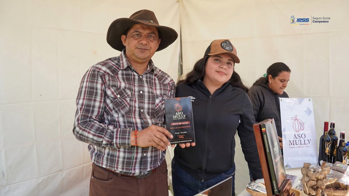 IESS_SSC's tweet image. Más de 1.000 personas participaron en la Primera Bioferia Azuay en Cuenca, un espacio para promover los productos de la ruralidad y fortalecer el trabajo de nuestras comunidades. 🌱🤝

El #NuevoSeguroSocialCampesino, ¡Siempre junto a ti!

#GiovannaUbidia #SeguroSocialCampesino