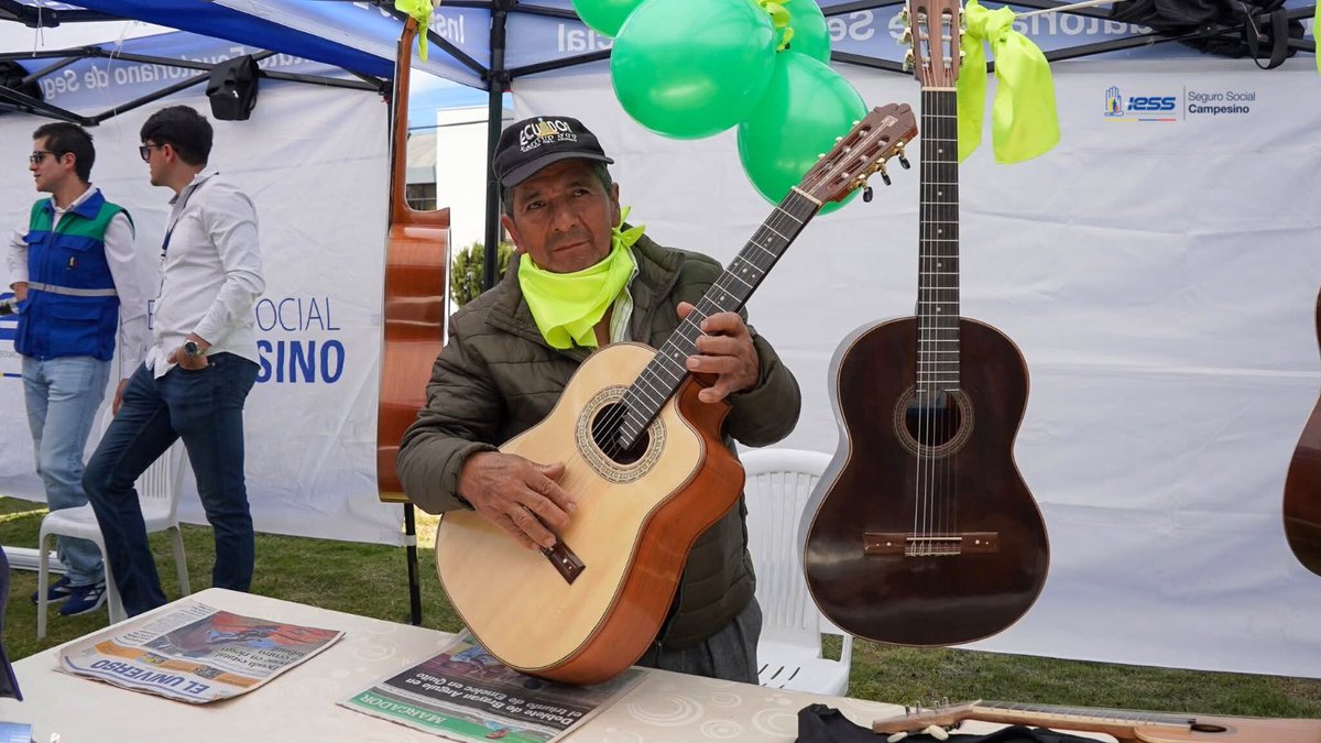 IESS_SSC's tweet image. Más de 1.000 personas participaron en la Primera Bioferia Azuay en Cuenca, un espacio para promover los productos de la ruralidad y fortalecer el trabajo de nuestras comunidades. 🌱🤝

El #NuevoSeguroSocialCampesino, ¡Siempre junto a ti!

#GiovannaUbidia #SeguroSocialCampesino