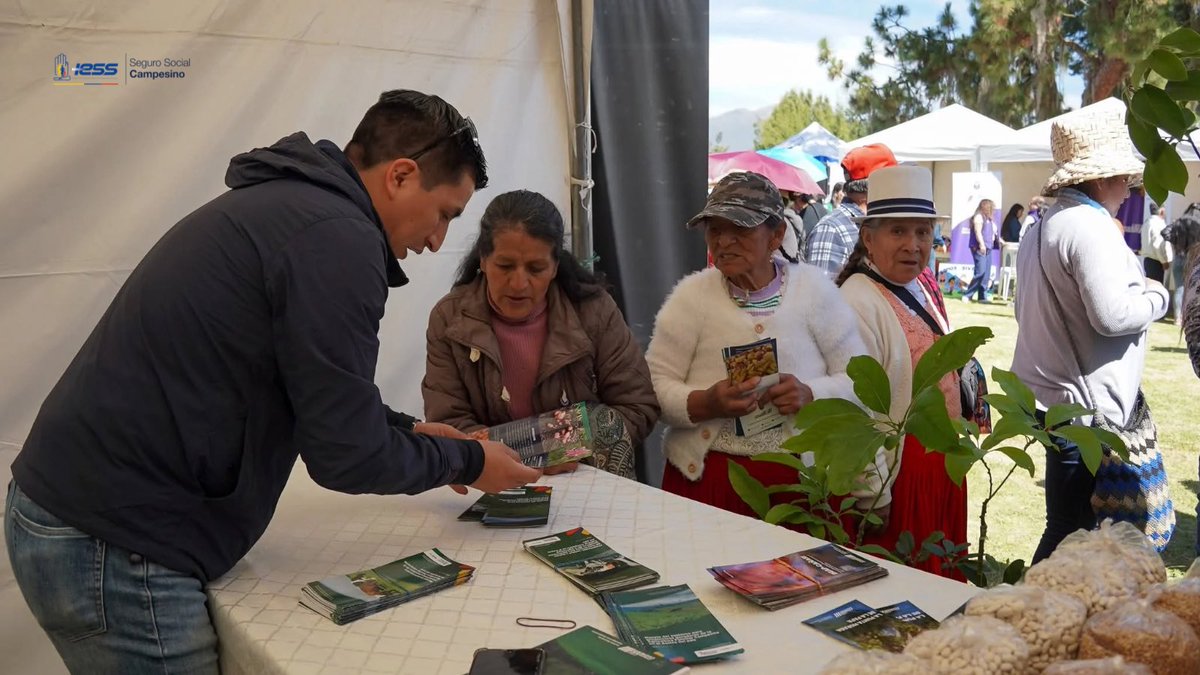 IESS_SSC's tweet image. Más de 1.000 personas participaron en la Primera Bioferia Azuay en Cuenca, un espacio para promover los productos de la ruralidad y fortalecer el trabajo de nuestras comunidades. 🌱🤝

El #NuevoSeguroSocialCampesino, ¡Siempre junto a ti!

#GiovannaUbidia #SeguroSocialCampesino