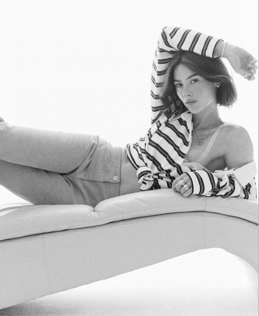 undercoverln4's tweet photo. gracie abrams you are so freaking beautiful https://t.co/q8bk4chOw4