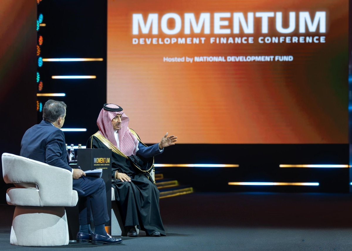 EIFSaudi's tweet photo. أوضح معالي الأستاذ أحمد الخطيب @AhmedAlKhateeb وزير السياحة ورئيس مجلس إدارة صندوق الفعاليات الاستثماري، في حديثه خلال #مؤتمر_التمويل_التنموي أن الصناديق التنموية والاستثمارية تُعد رافعةً أساسيةً لتطوير البنية التحتية في مختلف القطاعات. وأشار إلى أن هذا الاستثمار التأسيسي يُهيئ بيئةً جاذبةً للقطاع الخاص ويحفّزه على ضخّ مزيد من الاستثمارات، بما يدعم توليد الوظائف، ويعزز التنويع الاقتصادي، ويدفع عجلة النمو والازدهار.