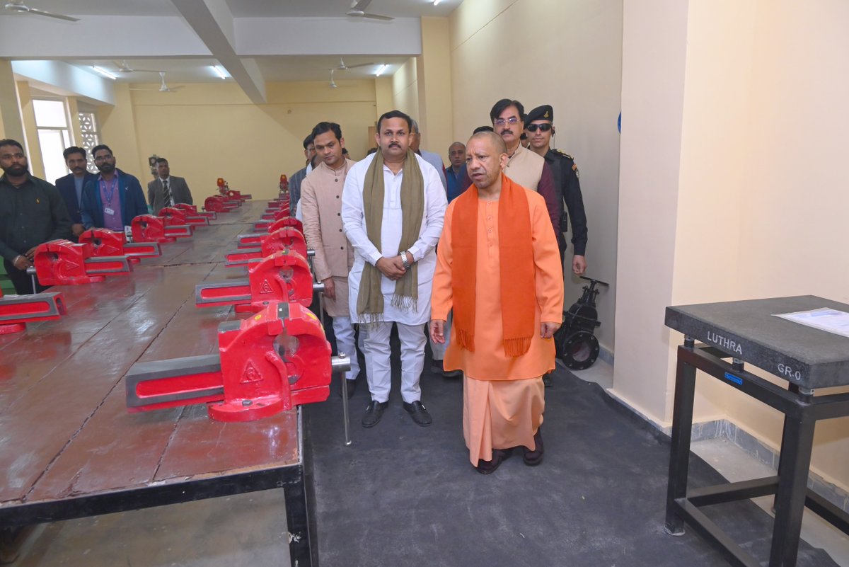 मुख्यमंत्री <a href="/myogiadityanath/">Yogi Adityanath</a> जी ने आज जनपद गोरखपुर के पिपरौली ब्लॉक में पावर ग्रिड कॉर्पोरेशन ऑफ इंडिया लिमिटेड द्वारा CSR के अंतर्गत नवनिर्मित राजकीय औद्योगिक प्रशिक्षण संस्थान (ITI) भवन का लोकार्पण किया।

GIDA के औद्योगिक विकास के अनुरूप यह संस्थान युवाओं को आधुनिक ट्रेड में