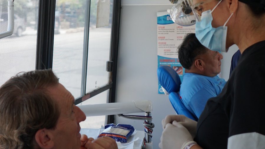 🦷 ¡Sumamos fuerzas en la lucha contra el Cáncer Bucal! 

Desde CORMECOR acompañamos la campaña "Sacale la lengua al Cáncer" una iniciativa clave de la Secretaría de Salud Municipal para promover la prevención y detección temprana del cancer bucal . 

El móvil odontológico