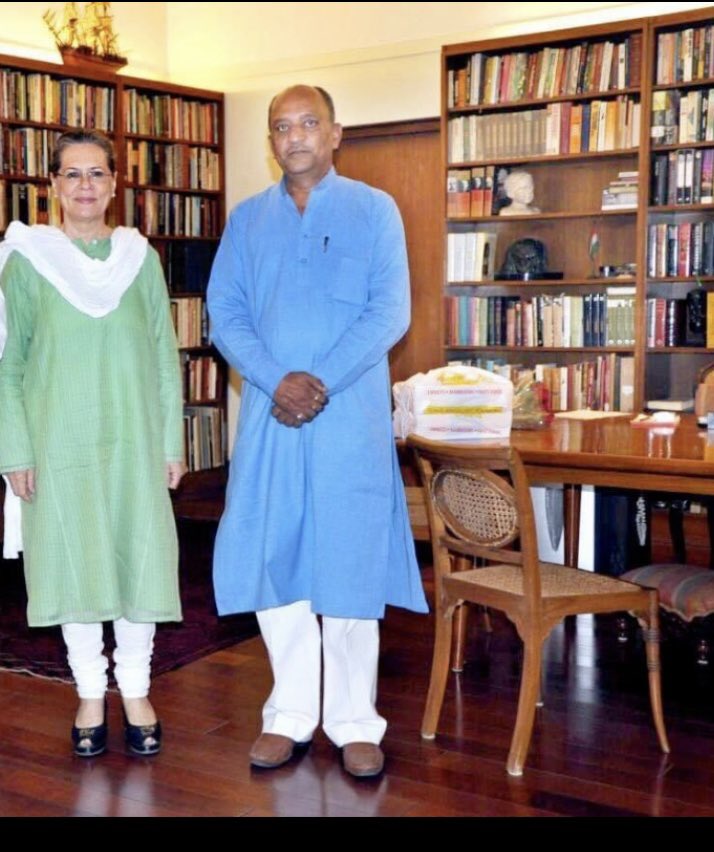 PrajaNath's tweet image. त्याग और समर्पण की प्रतिमूर्ति,राज्यसभा
सांसद,अध्यक्ष कांग्रेस संसदीय दल,पूर्व अध्यक्ष अखिल भारतीय कांग्रेस कमेटी आदरणीय श्रीमती #सोनिया_गांधी जी को जन्मदिवस की हार्दिक बधाई,मंगलकामनाएं।

बाबा विश्वनाथ से हम आपके उत्तम स्वास्थ्य एवं दीर्घायु होने की मंगलकामना करते हैं।