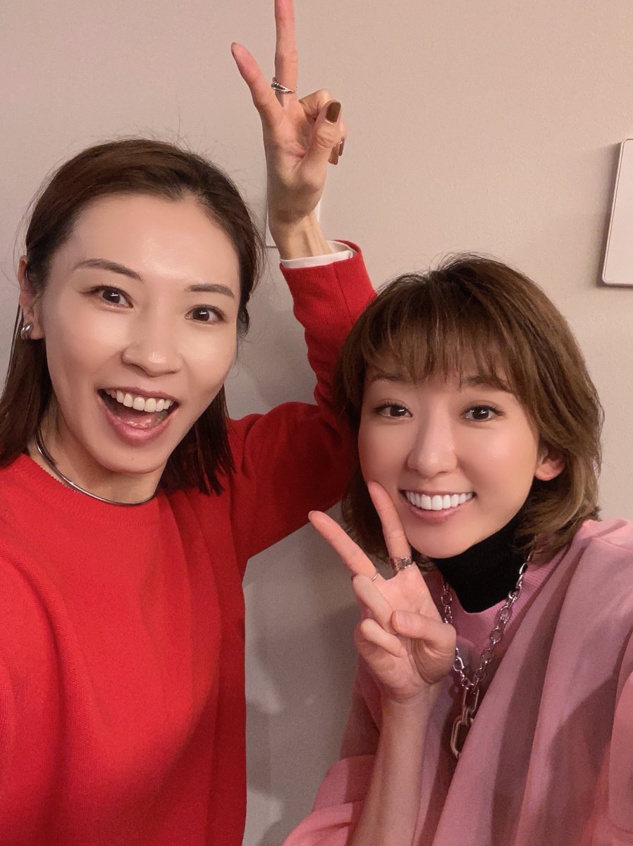 2025年ラスト2daysは
ぜひ有楽町で
✨ファビュラス✨な観劇納めを！🥳

渋谷と変わらぬステージとのゼロ距離感、
客席降りも満載の予感です🎉

31日はあの方の声の出演も…！✨

久々の #リビミュ ワールド
ぜひ体感してください🎶

懐かしき並びのお二人！

#凪七瑠海
#瀬戸かずや