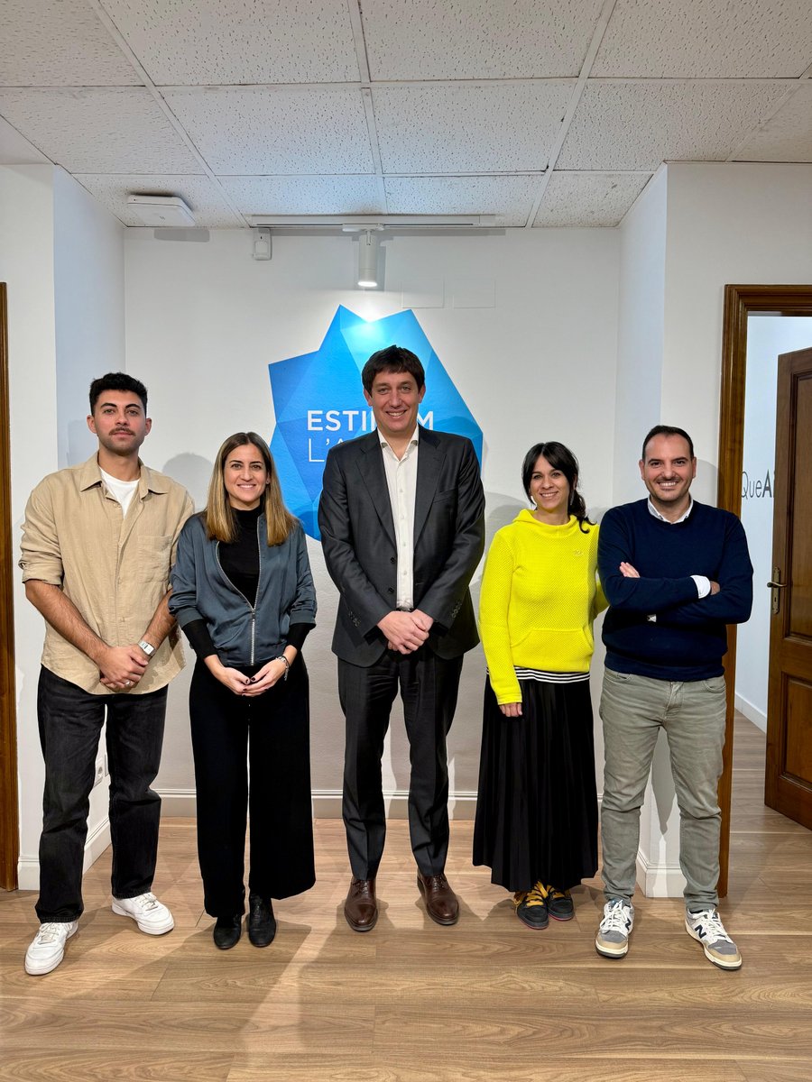 AiguesSabadell's tweet photo. L'@ESDi_Barcelona porta més de 35 anys formant dissenyadors i dissenyadores des de #Sabadell. Una veritable fàbrica de talent.
Estem convençuts que des d'@AiguesSabadell podrem engegar aviat nous projectes conjunts! 🙌
Seguim teixint aliances!
#implicats
#MésQueAigua https://t.co/IsgPnWqhcA