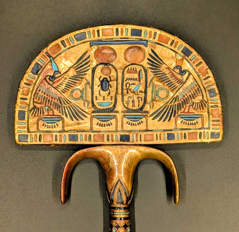 EgyptMcr's tweet photo. Gilded wooden fan of #Tutankhamun, bearing his birth name (Tutankhamun, Ruler of Southern Heliopolis) and throne name (Neb-kheperu-re, Possessor of the Forms of Re). Exquisite 💛✨

#Egypt #Tutankhamun #Egyptology #ancientEgypt #gold #cartouche #hieroglyphs https://t.co/2fkHMsqx6e