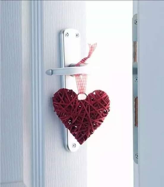 رفو کرتا رہا میں تعلق کو 🙂
پھر بھی دھاگے ادھڑ گٸے میرے