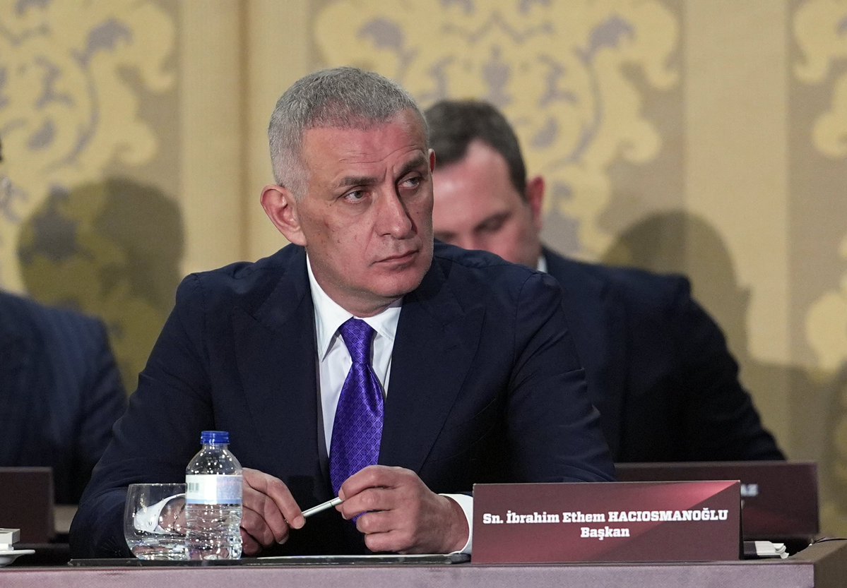 Sayın cumhurbaşkanımız <a href="/RTErdogan/">Recep Tayyip Erdoğan</a>   bugün bu ülkenin federasyonunun başında bulunan ibrahim hacıosmanoğlu denen kişinin asla bu ülkenin futbolunu yönetmeyeceği aşikar olmuştur..... Gereğinin yapılmasını arz ederim.....

#tffistifa