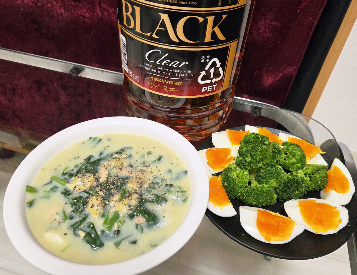 白百合色の柔軟剤を洗濯機の注ぎ口から流し込むときにいたたまれない気持ちになるみぃ様です
稀に口から溢して垂れると尚更
今酔はホウレン草クラムチャウダーfeat.たんぱく質に囲まれた森で乾杯乙牌拇印拇印✨🍻🎶