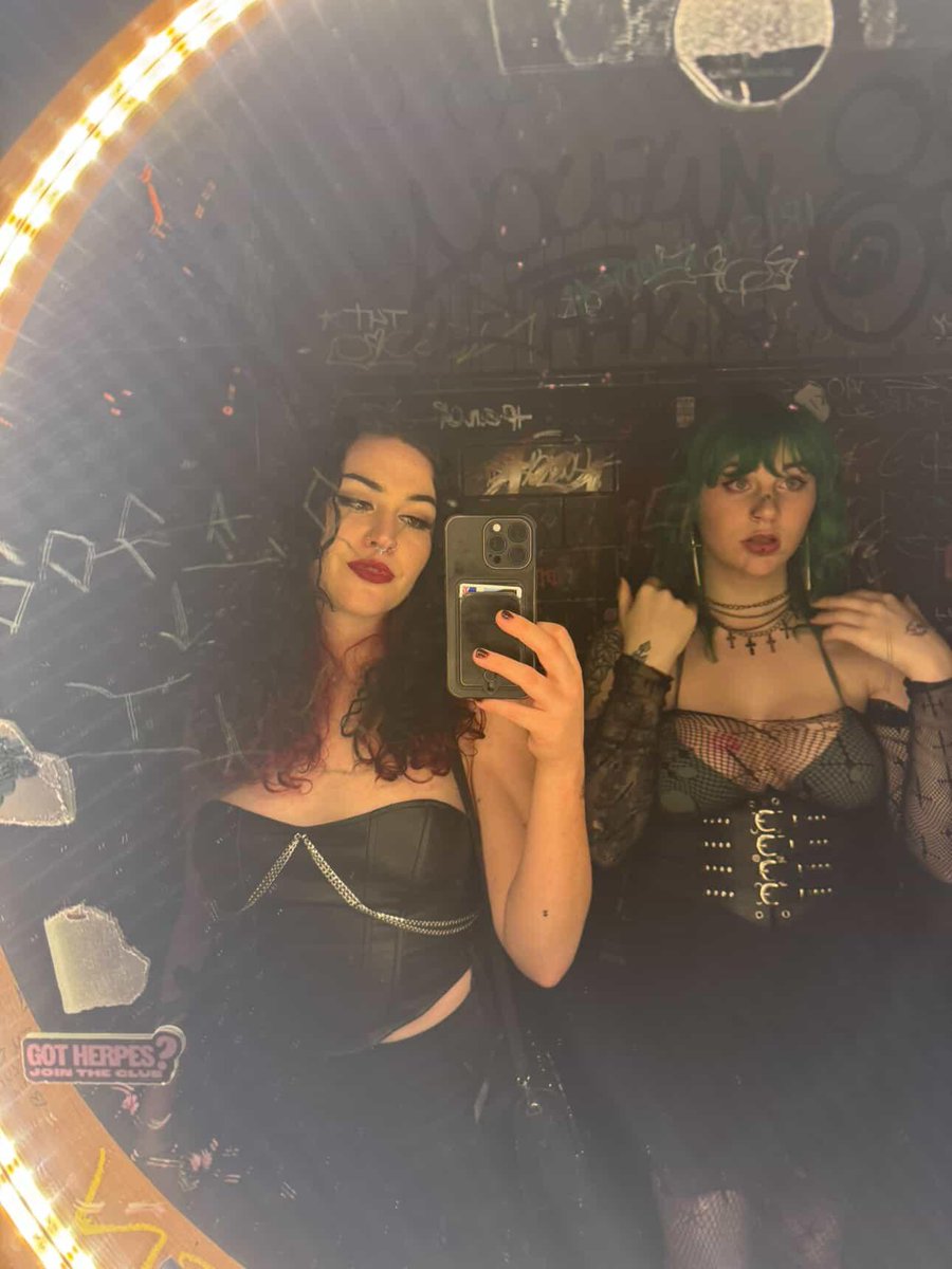 thereisnobeth tweet media