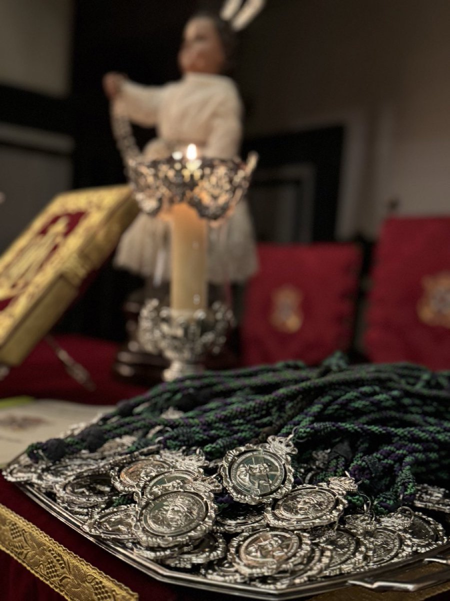 [#18Esperanza] Imposición de las medallas a los nuevos hermanos durante el triduo en honor a María Santísima de la Esperanza
🗓️17/DIC
⌚️ Al término de la Eucaristía de las 20:00h
📩 Envíanos un correo a secretaria@pasoyesperanza.es o acércate a las dependencias de la