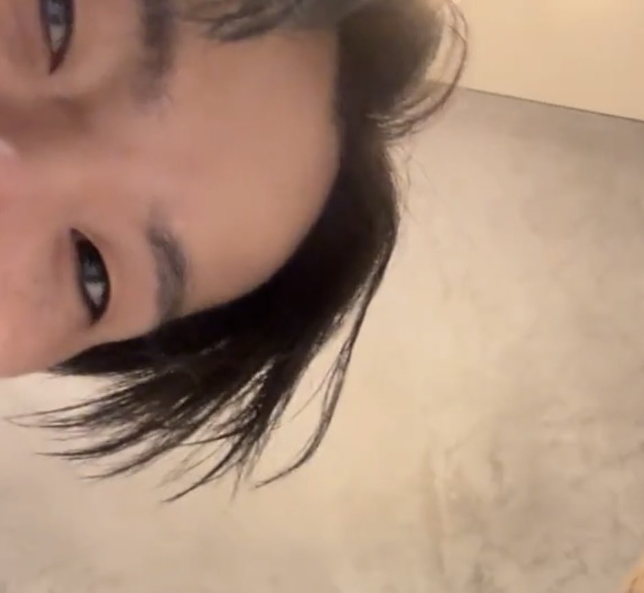 gunmandugosippo's tweet photo. 기웃슨.. 기웃슨.. https://t.co/cJ6cmVk0uu