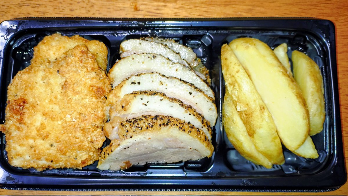 スーパーのおつまみセットで軽く飲むわよ🍺😸