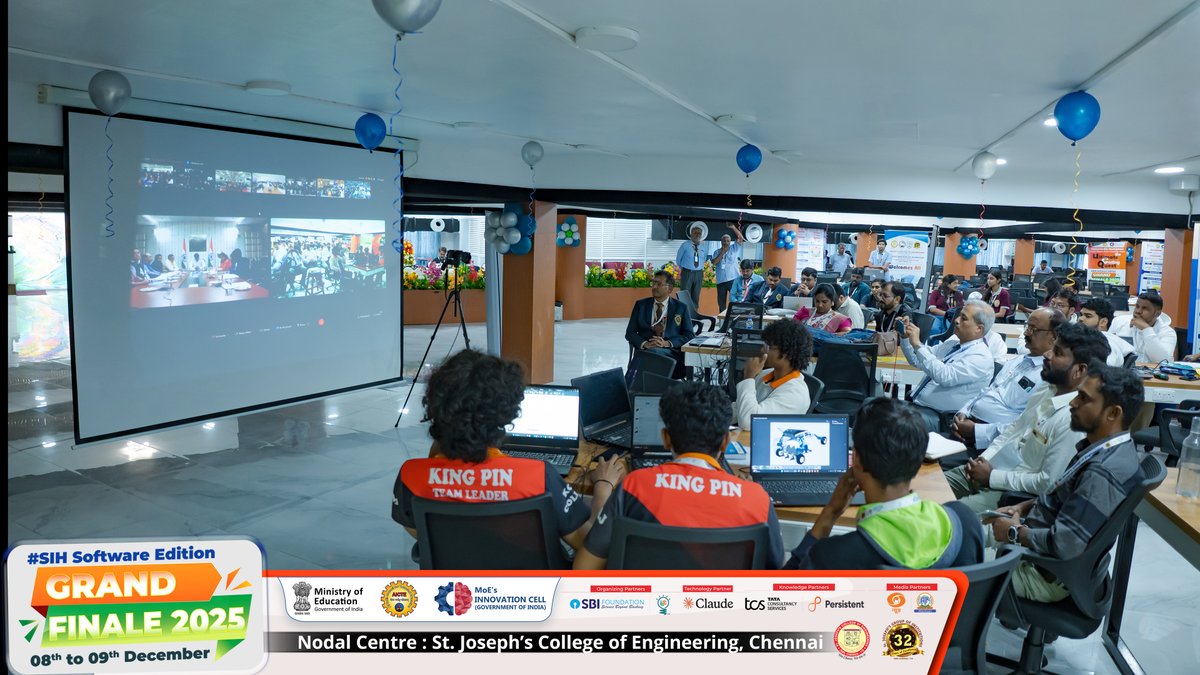 StJosephsengg's tweet photo. ✨ A moment of brilliance! ✨

#SmartIndiaHackathon 2025 finalists engaged in an intellectually charged interaction with Hon’ble Minister of State for Education, Dr. Sukanta Majumdar. 

@PMOIndia
@narendramodi
@DrSukantaBJP
@AICTE_INDIA
@dpradhanbjp
@mhrd_innovation

#sih2025 https://t.co/zyYbsCOlaK