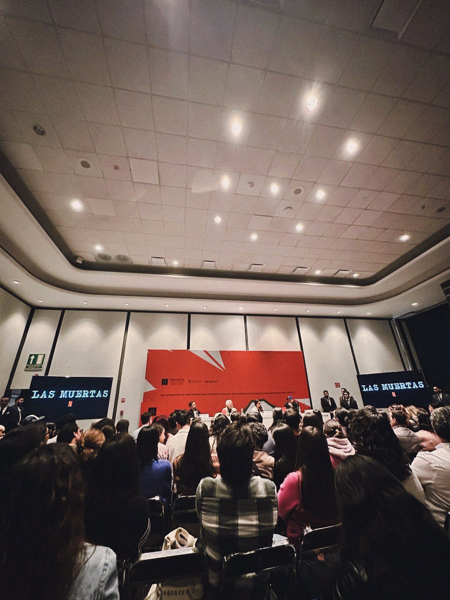 📸| entreletrasymar via instagram
.
.
En el segundo día de la FIL asistí a una charla titulada: »Ibarguëngoitia en la visión cinematográfica de Luis Estrada: Estilo, sátira y narrativa« fue increíble escuchar hablar a Luis Estrada, Alfonso Herrera sobre el gran trabajo realizado