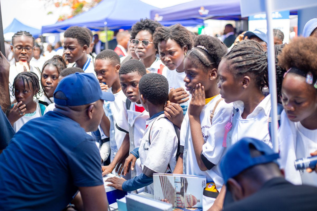 A CMC, representada pelos Administradores Executivos, Dra. Nádia Pinto e Dr. Vasco Januário, participou, no dia 5.12.25, na Cerimónia de Apresentação Pública da Estratégia Nacional de Inclusão Financeira (ENIF 2025–2027). 
cmc.ao 
#Angola #CMC #mMercadoDeCapitais