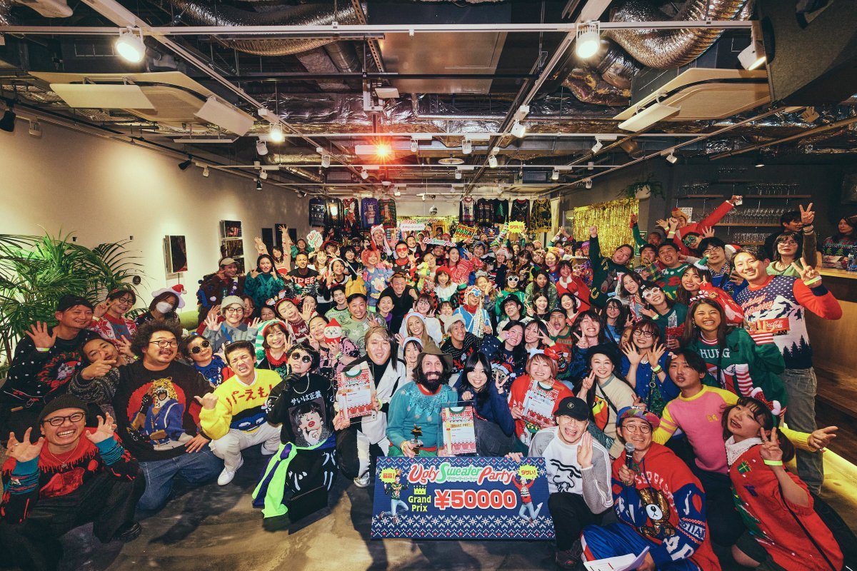 ダサセーターで全員集合‼️

年に一度の #ダサセーターパーティー 来週金曜に開催です！

今年も濃い出演者が集まりました！

特別すぎるクリスマスを楽しみましょう！

⚠️ダサセーターを着てこないと入場できません