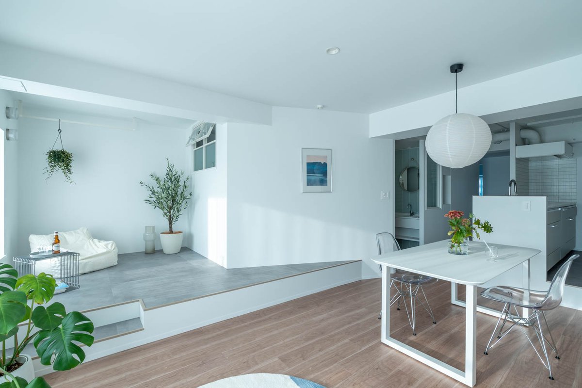 renoves's tweet image. 朝、光の中で心を整え、夜は静かに自分へと戻る。

仕事も育児も全力な30代のご夫婦へ。 モデルルーム「launch」が描くのは、忙しい日々の起点となる住まいです。

背伸びせず、丁寧に積み重ねた「ちょうどいい」暮らし。 明日へ踏み出すための景色が、ここにあります。

renoves.jp/works/30233/