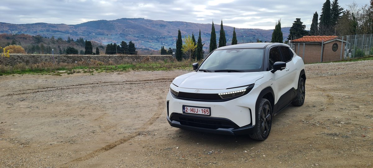 MttRbnsn's tweet image. This is the #AWD dual-motor version of the #Toyota #Urban #Cruiser, which we're... *not* getting in the UK.

The Cruiser range starts from £29,995, but is plagued by the same issues which blight the #Suzuki #eVitara. Primarily, a poor primary ride, which makes it lumpen in towns.