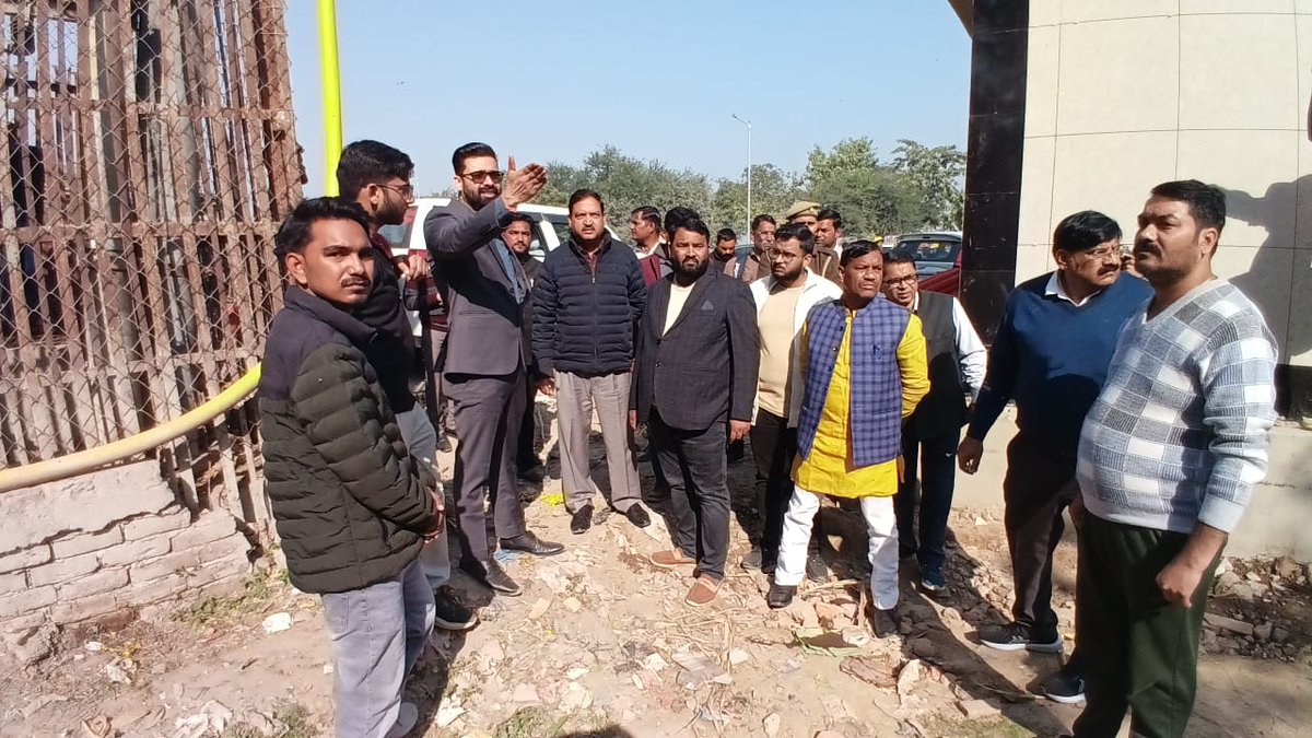 यमुना तट की स्वच्छता सर्वोच्च प्राथमिकता।
नगर आयुक्त महोदय श्री जग प्रवेश जी ने गऊ घाट का निरीक्षण कर धार्मिक कचरा संग्रह केंद्र, डंपिंग यार्ड हटाने एवं घाट क्षेत्र में बेहतर सफाई सुनिश्चित करने के निर्देश दिए।
<a href="/SBM_UP/">Swachh Bharat Mission, Uttar Pradesh (Urban)</a>
<a href="/UPGovt/">Government of UP</a> 
<a href="/NagarVikas_UP/">Urban Development Department, Uttar Pradesh</a>
<a href="/aksharmaBharat/">A K Sharma</a>
<a href="/Pravesh4791/">Jag Pravesh</a>