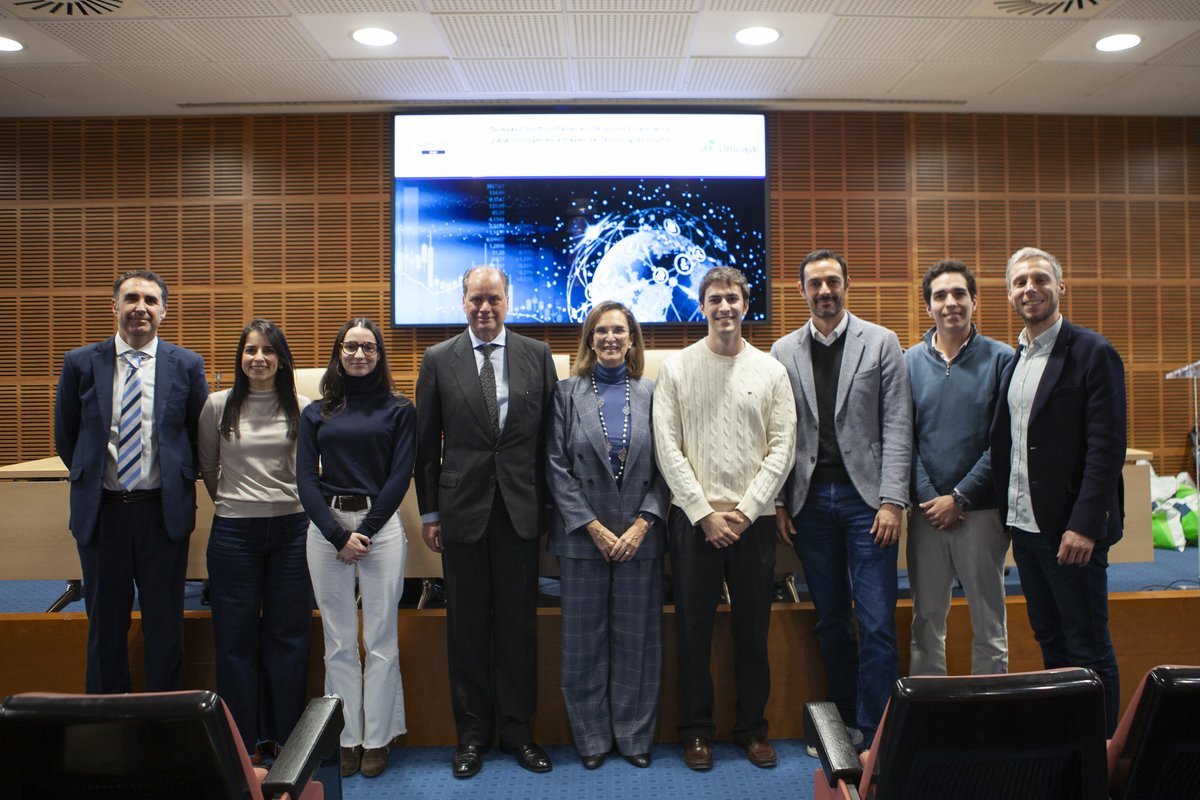 UCOMILLAS's tweet image. 💰 “Un euro al día” se convierte en la idea más prometedora del Reto @UnicajaBanco

Más de 150 alumnos compitieron con soluciones financieras basadas en tecnología #cripto demostrando su talento #emprendedor 🚀

🗞️ Descubre todos los detalles del reto👇
comillas.edu/noticias/un-eu…
