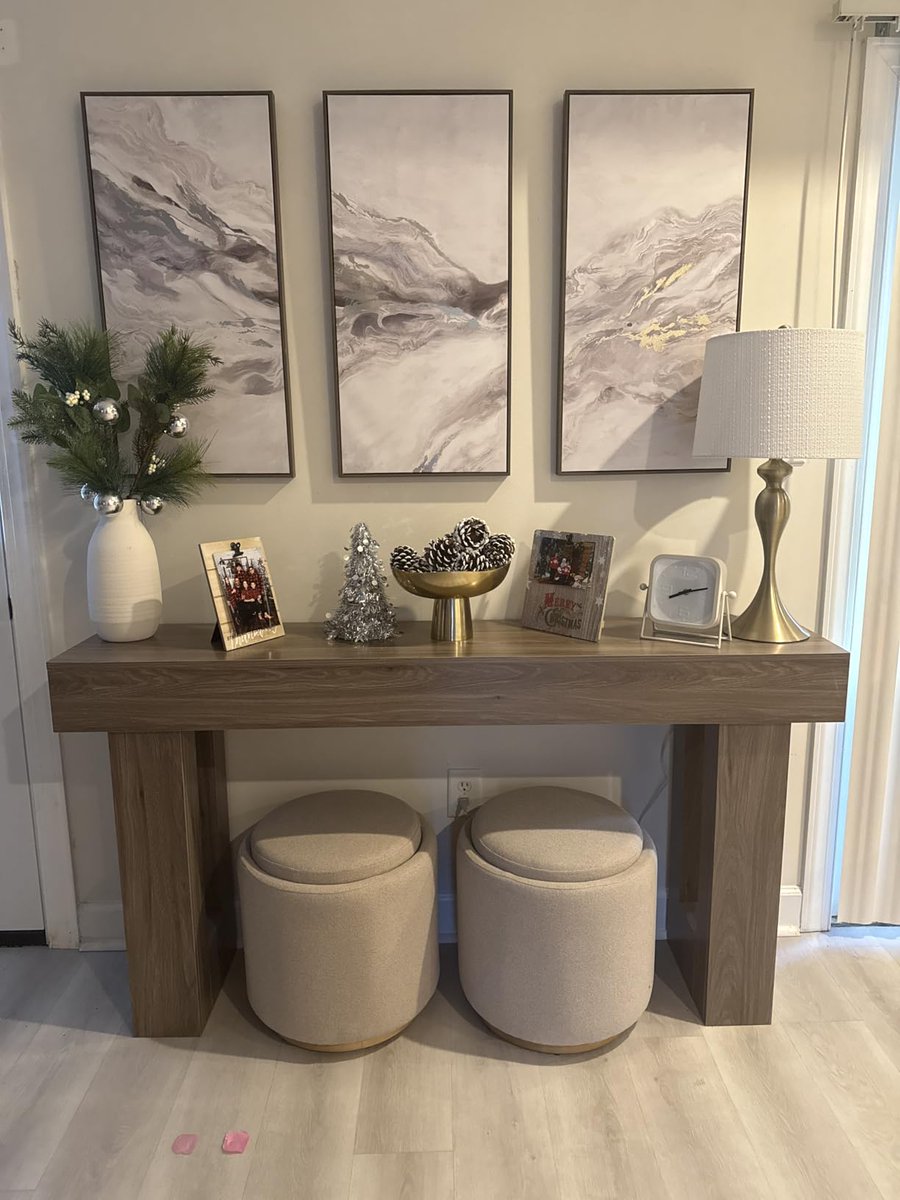 Tribesigns's tweet image. 🎄 Holiday vibes start right at your door! 🎄

Soft grey tones, warm lights, and a few festive touches on the Tribesigns console table make the entryway feel super cozy. ✨
Image: Daniela M.

bit.ly/49TfChk

#Tribesigns #ConsoleTable #Entryway #CozyVibes